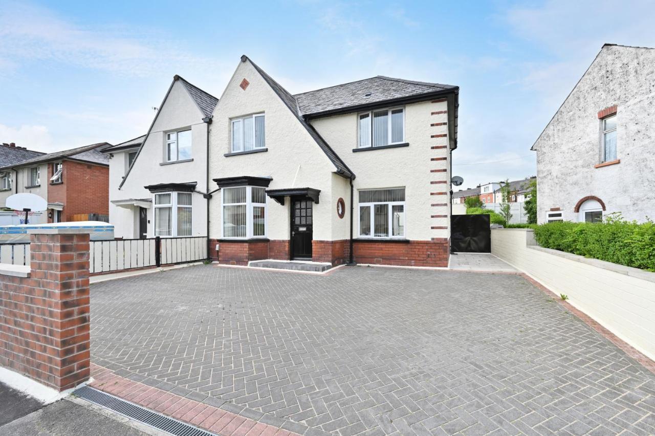 Sleek And Stylish 3 Bed In Bolton - Garden - Parking别墅 外观 照片